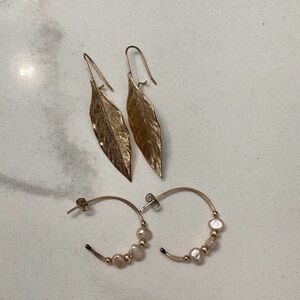 2 pairs of gold tone earrings